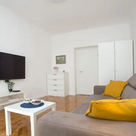 L&s Superior With Balcony & Free Parking Near Old Town And Bacvice *