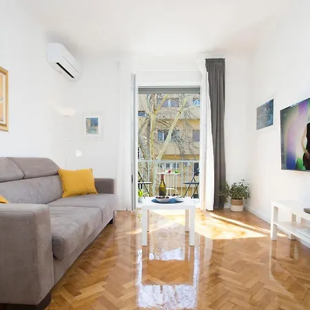 L&s Superior With Balcony & Free Parking Near Old Town And Bacvice Апартаменти