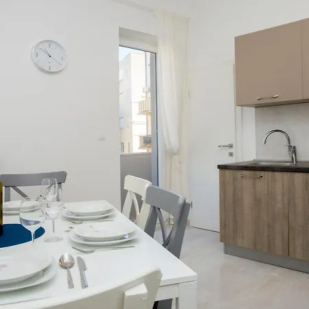 L&s Superior With Balcony & Free Parking Near Old Town And Bacvice Apartament